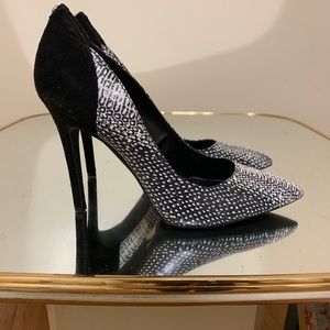 Guess Snakeskin Pump